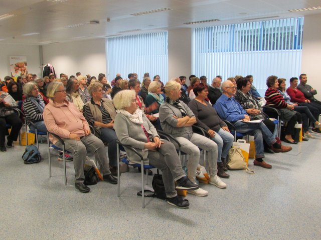 Über 90 Personen kamen zum Vortrag über die essbaren Blüten und ihre Verwendung. | Foto: NÖGKK