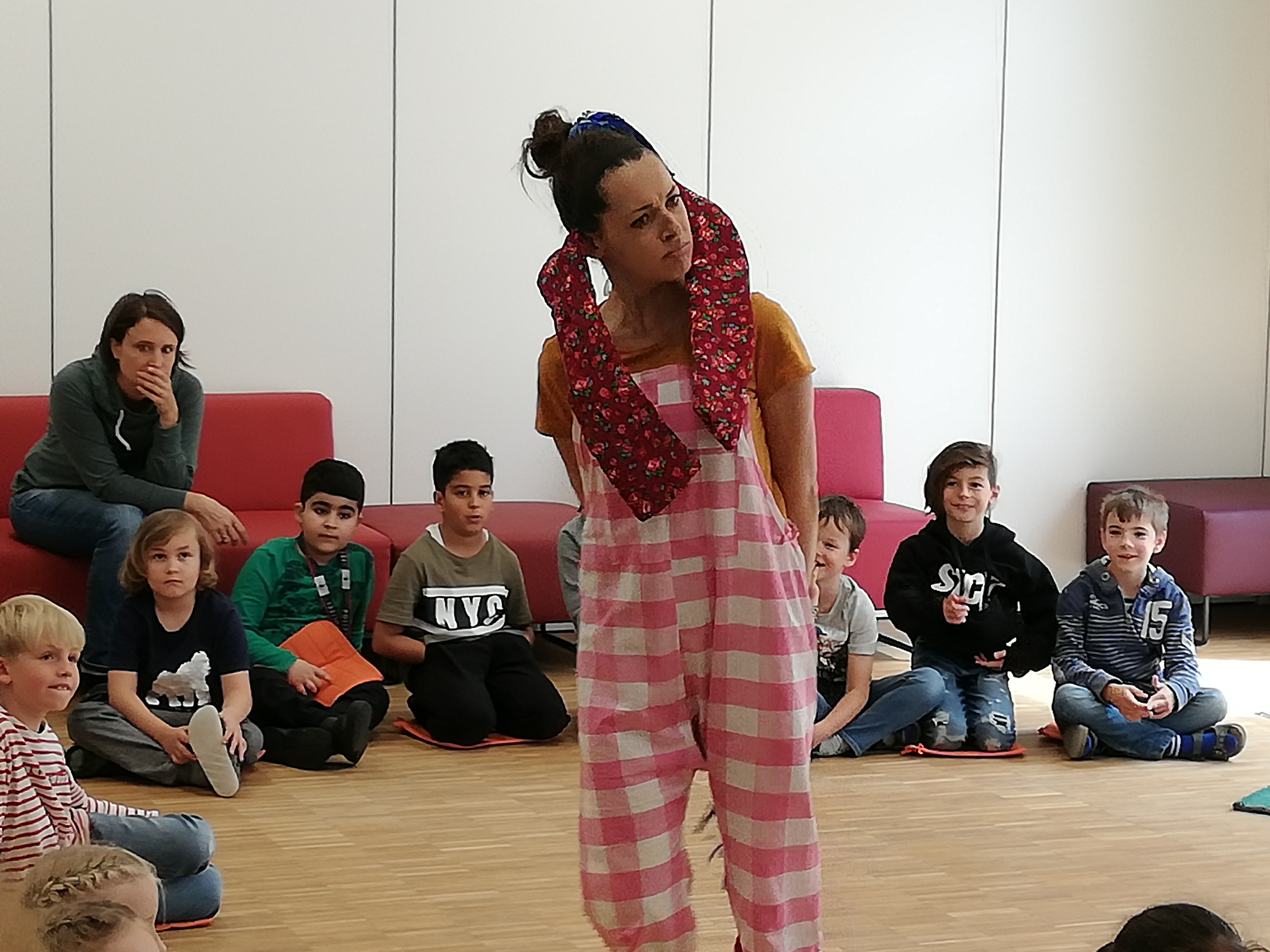 "Das kleine Ich bin ich": Die Stadtbibliothek Landeck lud zum Sitzkissenkonzert in die Aula der VS Angedair.