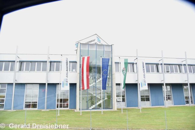 Das Firmengebäude von außen.  