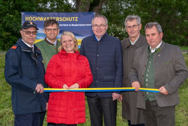 Kdt. Manfred Landl, Landtagsabgeordneter Franz Rennhofer, Vizebürgermeisterin Heide Lamberg, LH-Stellvertreter und NÖ Bauernbund-Obmann Dr. Stephan Pernkopf, Bundesrat Martin Preineder, Bürgermeister Bernhard Karnthaler.
