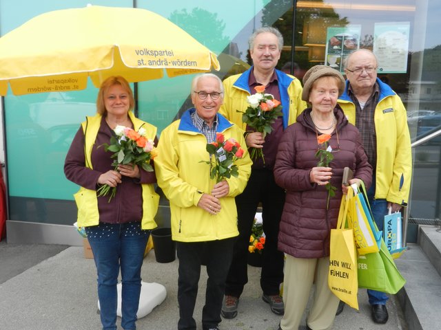 Vor dem Wiesbauer in St. Andrä gabs kleine Aufmerksamkeiten. | Foto: Christian Müller