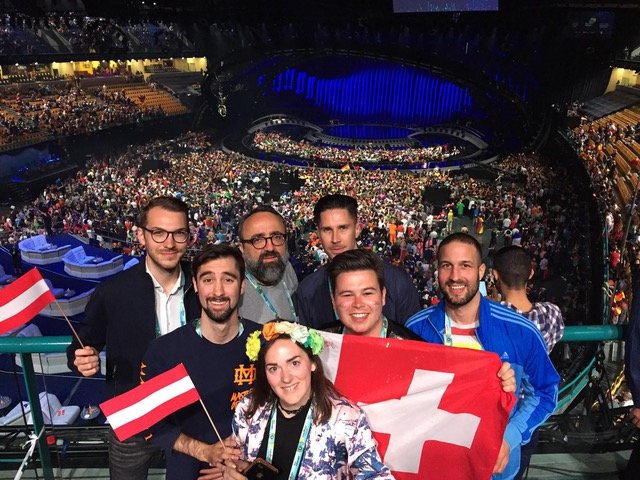 Jakob Traxler (2. Reihe li) war heuer schon zum fünften Mal beim ESC dabei - stets im Hintergrund