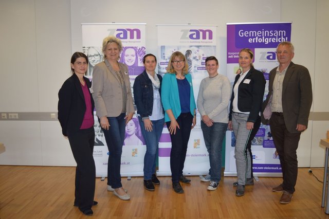 Unterstützten die den FiT Aktivierungstag in Gleisdorf: Birgit Laurin, zam
Evelyn Hochleitner, Gleichstellungsbeauftragte AMS Gleisdorf, Claudia Strimitzer, über zam ausgebildete IT Technikerin bei der Firma Rosendahl Nextrom,
 Stefanie Brottrager, Regionalleiterin zam Oststeiermark, Pia Gertrude Hierzer, Zerspanungstechnikerin in Ausbildung, Alice Holler, Human Ressource Beauftragte bei der Fa. Mosdorfer GmbH in Weiz, Franz Hartinger, Leiter des Schulungszentrums Fohnsdorf, Standort Fürstenfeld (v.l.) | Foto: zam Gleisdorf