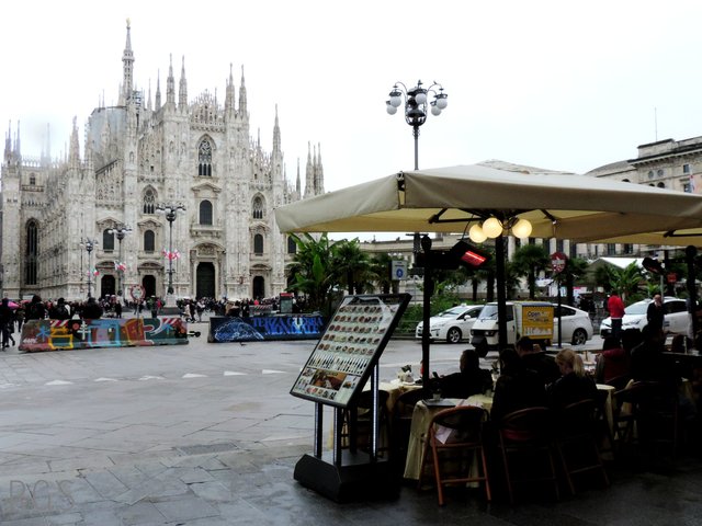 Patz vor dem Mailänder Dom
