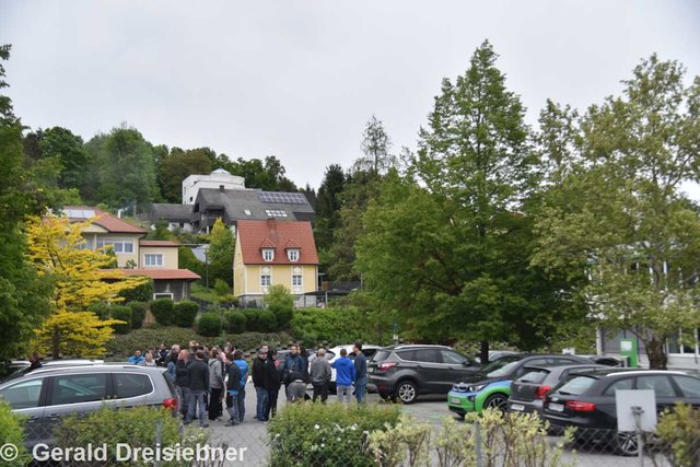 Die Mitarbeiter warteten schon am Sammelplatz, bis die Feuerwehren am Einsatzort eintrafen. 