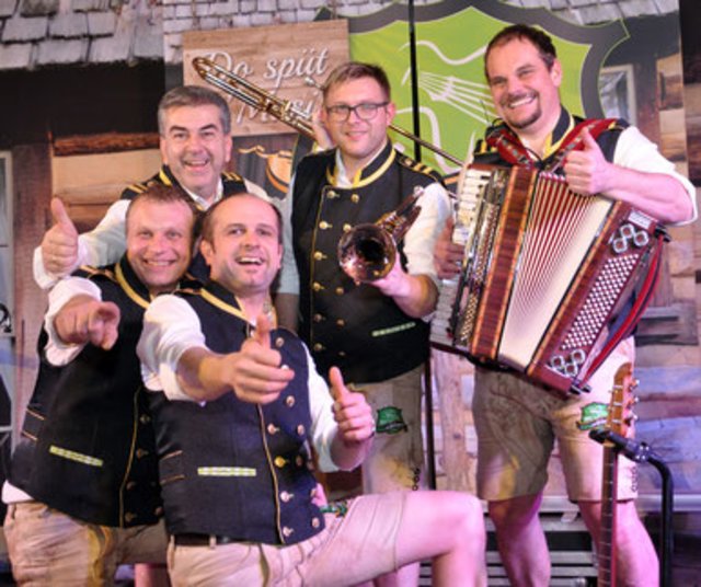 Die Musikgruppe "Die Langschläger" tritt beim Feuerwehrfest auf | Foto: Die Langschläger