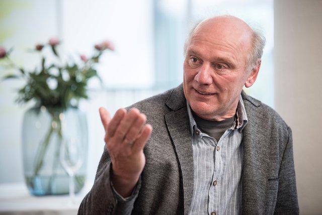 Chocolatier und "Andersmacher" Josef Zotter betonte, wie wichtig Innovation und Wertschätzung für Lebensmittel sind.  | Foto: Christian Jungwirth