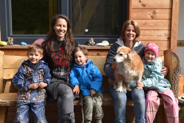Genießen die Zeit im Freien: Adrian, Isabella Oberlojer, Matteo, Sonja Smoliner, Maria (von links)