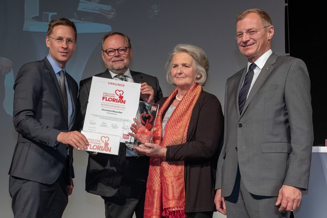 BezirksRundschau-Chefredakteur Thomas Winkler, OÖ Versicherung-Generaldirektor Josef Stockinger, Christine Rauscher und Landeshauptmann Thomas Stelzer.