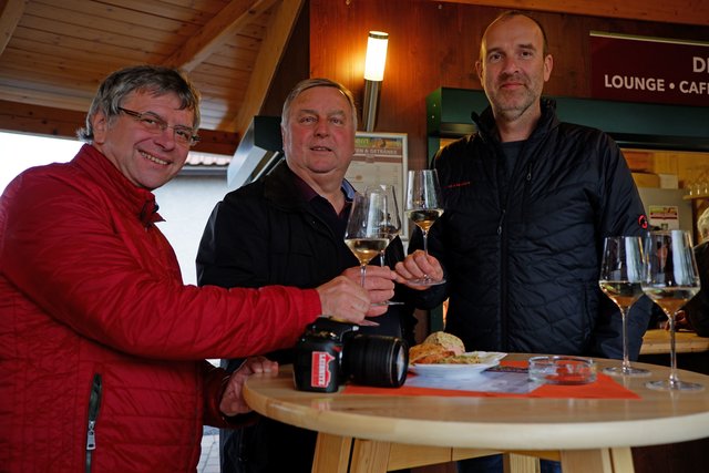 (v.l.n.r.) MA Heribert Kindermann (Leibnitz Aktuell), Tourismusvereinsvorstand Alois Kusin und Herwig Steinkellner (deli) | Foto: Judith Pataki