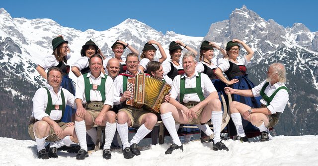 Die Nuaracher Stoabergplattler feiern gemeinsam mit der Volksbühne das 180-jährige Jubiläum.