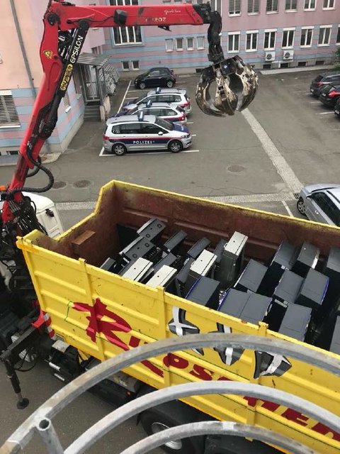 Vernichtung der illegalen Glücksspiel-Automaten | Foto: LPD Stmk.
