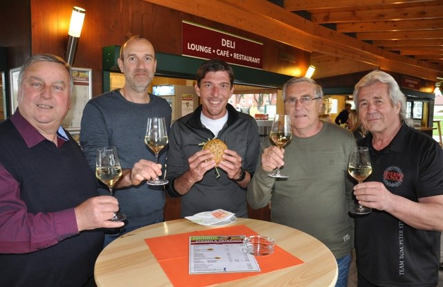 (v.l.n.r.) Tourismusvereinsvorstand Alois Kusin, Herwig Steinkellner (deli), Bgm. Peter Stradner, Vizebgm. Johann Ritter und GR Johann Bernhard | Foto: MA Heribert Kindermann