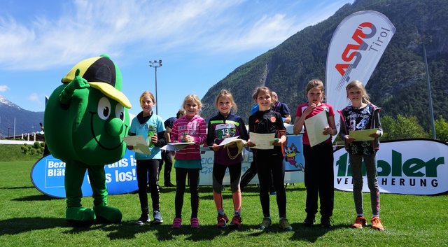 Am Ende des Vormittags strahlen die Siegerinnen der 2. Schulstufe mit der Sonne um die Wette | Foto: ASVÖ Tirol