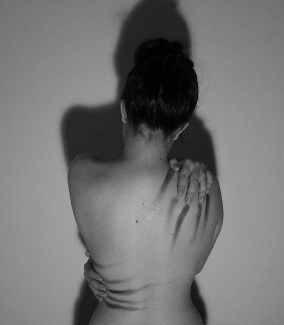 Schwarz/Weiß ist eines der fünf  Themen der Ausstellung "FotoME" in der Galerie Scolarta der HBLW Saalfelden    Foto: Magdalena Vlajcic