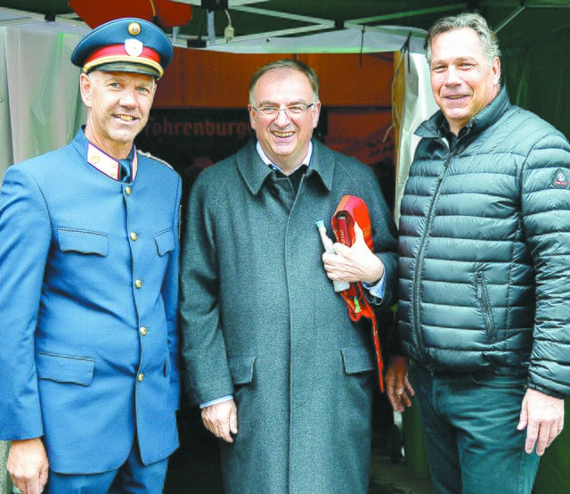 Polizeikommandant Karl Schuchter, Pfarrmoderator Hans Tinkhauser, Christof van Dellen (Kurapotheke) | Foto: Gerhard Scopoli/VLK