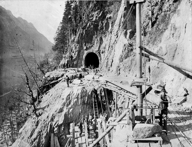 Der Bau der Arlbergbahn bedeutete für viele Trentiner Arbeit. | Foto: Museumsverein Klostertal
