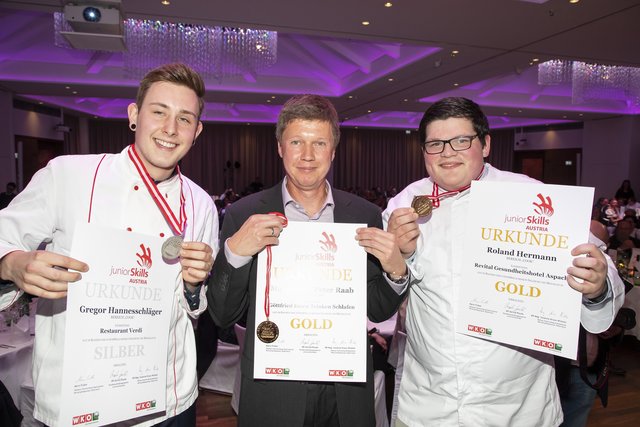 v.l.: Gregor Hannesschläger mit Silber, Maximilian Peter Raab mit Gold und dem Vizestaatsmeistertitel, und Roland Hermann, ebenfalls mit einer Goldmedaille bei den "juniorSkills".