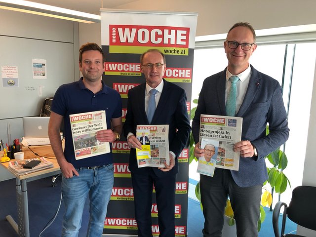 Othmar Karas war im Rahmen seiner EU Wahltour auch in der WOCHE Redaktion in Liezen. v.l.n.r.: Marc Hollinger (WOCHE), Othmar Karas und Egon Gojer (ÖVP Liezen). | Foto: Schweiger