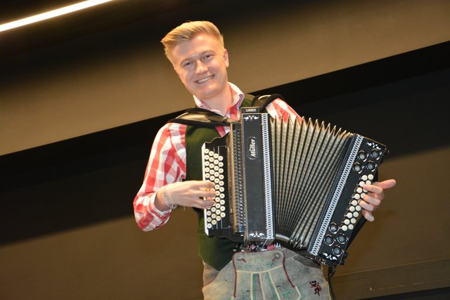 Musikalisch umrahmt wurde die Veranstaltung von Sebastian Thier.