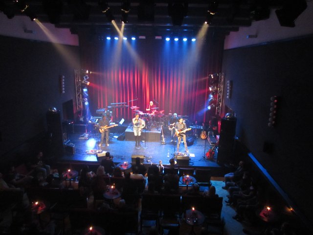 Im alten Kino gaben Tasha & Band sowie Vintage Retards ein Konzert.
