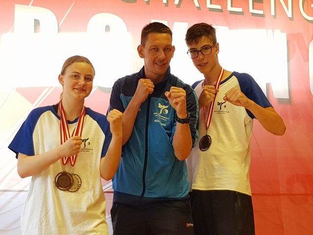 Fabienne Reingruber-Breitwimmer und Fabian Josing vom ASKÖ Kampfsportclub Bad Schallerbach zeiten ihr Können gleich bei zwei Bewerben. | Foto: Lindenbauer