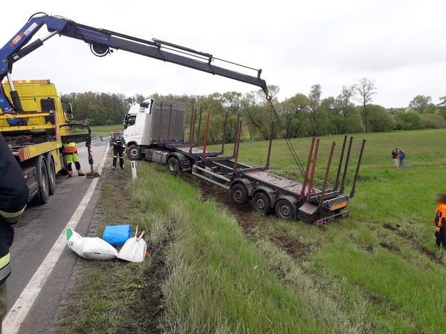 5 Stunden dauerte die Bergung des Lkw. | Foto: FF Riegers