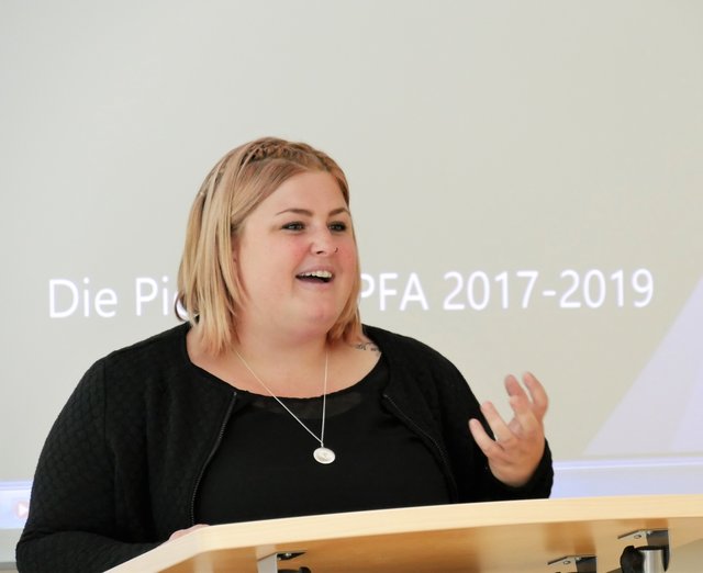 Cornelia Wechner, Absolventin und Klassensprecherin, gestaltete einen Rückblick auf die Ausbildungszeit und lobte den Teamgeist der die Ausbildungszeit begleitete.

 | Foto:  Krankenhaus St. Vinzenz Zams 
