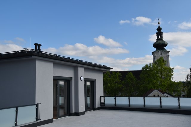 Die fünf geräumigen, mit Dachterrasse ausgestatteten Penthouse-Appartements befinden sich im obersten Geschoß. | Foto: Martin Wurglits