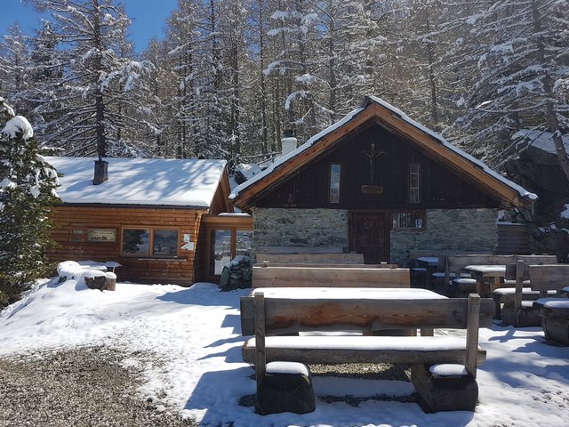 Durch den Schnee hat sich das Aufsperren der Hütte, um eine Woche nach hinten verlegt.