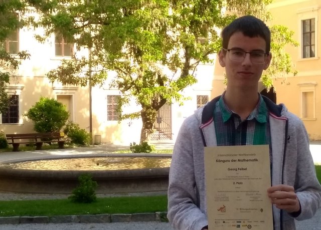 Georg Feibel bei der Landessiegerehrugn im Gymnasium in Stift Rein.