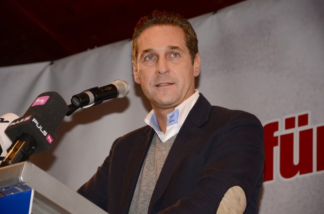 HC Strache ist arg in Bedrängnis