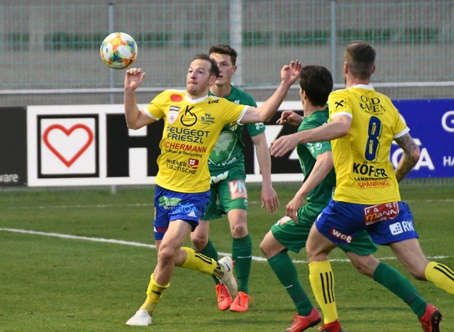 Mario Kröpfl (li.) traf mit einem Elfer nur die Latte.