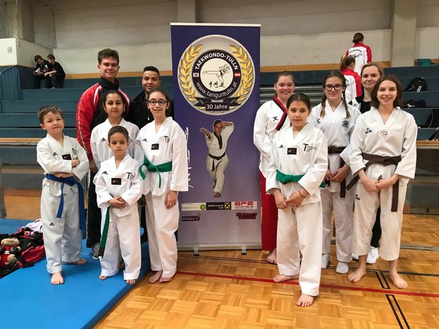 2019-05-12-NÖ-LM-Team Tangun Tulln
v.l.n.r: Johannes Lehner, Savo Kovacevic, Anna Cosic, Leon Cosic, Hassan Hossaini, Karolina Bratic, Magda Brandl, Sandra Krstic, Julia Varivoda, Coach Margit A. Danek, Chiara Zoccola