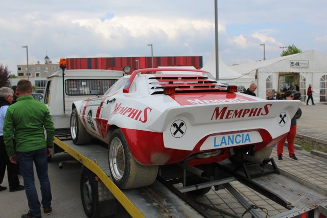 Der Lancia Stratos musste nach der Kollision abgeschleppt werden