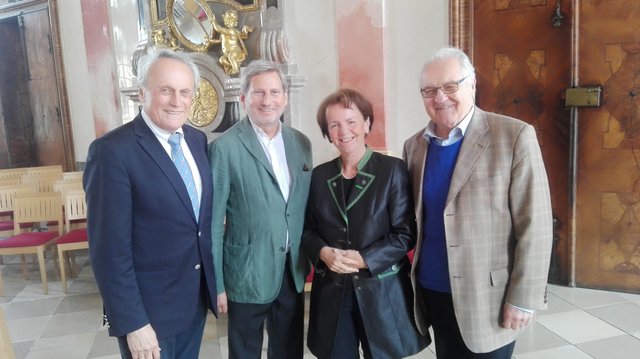 Am Foto (von li.): Prof. Dr. Josef Höchtl, EU-Kommissar Dr. Johannes Hahn, Pauline Gschwandtner, eh. LAbg. Erich Fidesser
