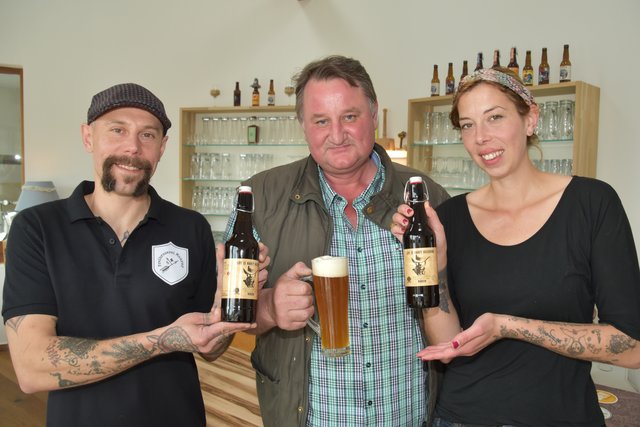 Prost! Markus Maurer (links), Fritz Scherngell-Weber und Marilies Maurer.