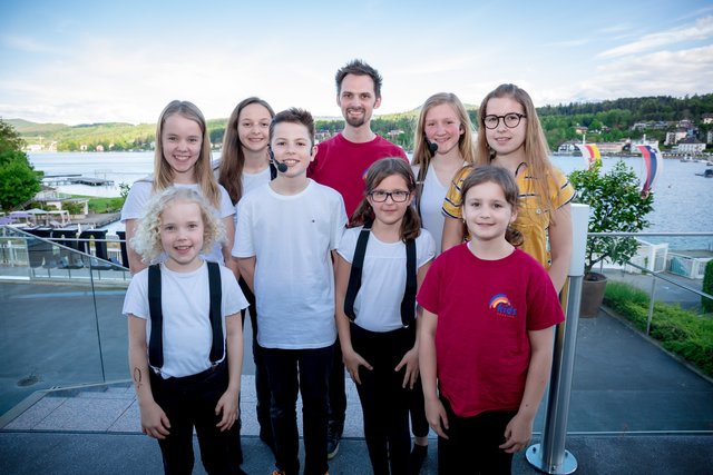 Kids Forever-Obmann Benjamin Rindlisbacher (Mitte) mit einem Teil des Ensembles