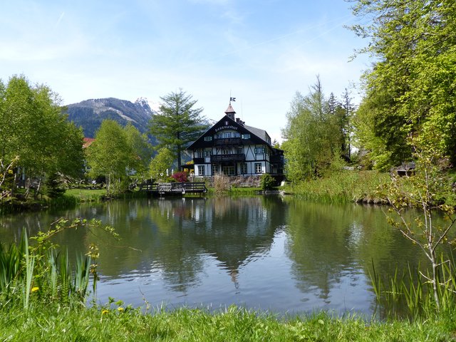 Auf dem Danielsberg wurden Hinweise auf steinzeitliche, bronzezeitliche, keltische und römische Besiedelung gefunden. Kelten und Römer errichteten mehrere Kultstätten, wahrscheinlich an einer Wasserquelle am Gipfelbereich, die 1908 zu einem Teich ausgebaggert wurde, wobei zahlreiche Spuren vernichtet wurden.