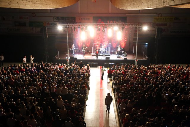 Ausgelassene Stimmung herrschte in der Stadthalle Weiz. Dort zündete das Nockalm Quintett ein Hitfeuerwerk und zog die Konzertgäste in den Bann.