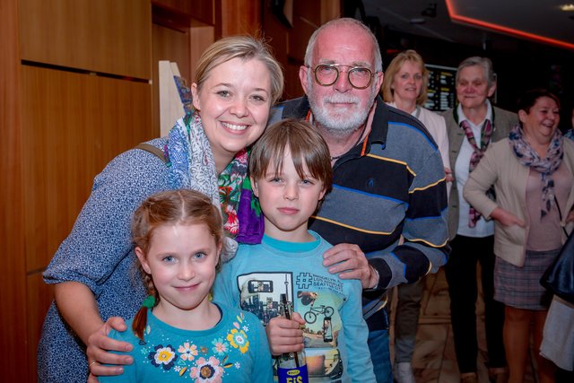 Die ganze Familie: Breda, Gerald mit Teja (6) und Jona (8)