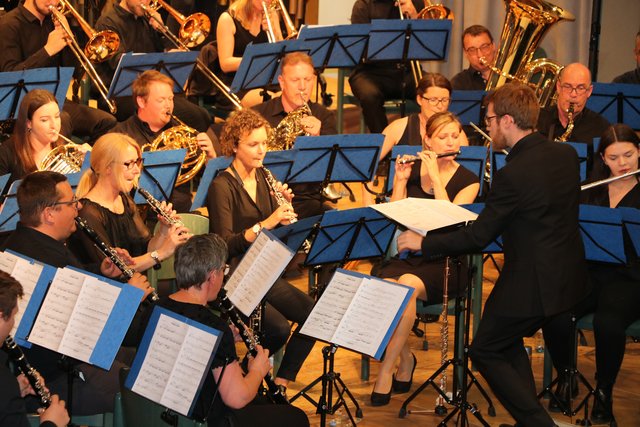Orchester des Außerferner Musikbundes unter der Leitung von Martin Rainer.