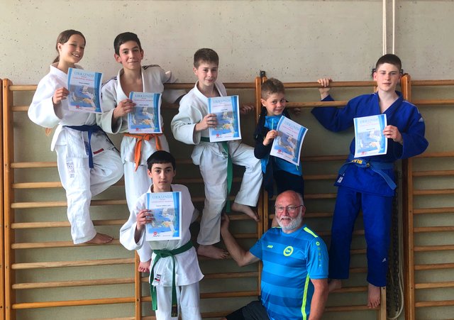 Die Judokas des JZ Raspo mit Trainer Günther Brandtner