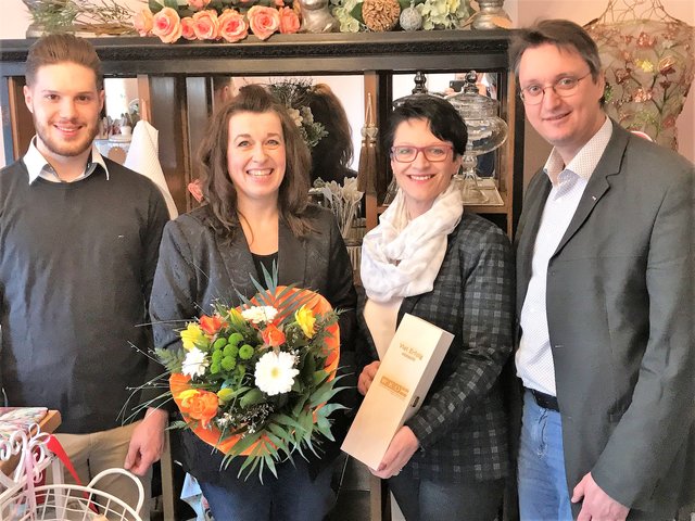 Natascha Sallinger (2. von links) mit den Kammervertretern RenéPöschlmayer (links), Klaudia Pichler-Schmaldienst und Thomas Novoszel.