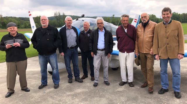 Haben sich seit 50 Jahren nicht mehr getroffen, die Zimmerkollegen der Kaserne Thalerhof im Jahre 1967.