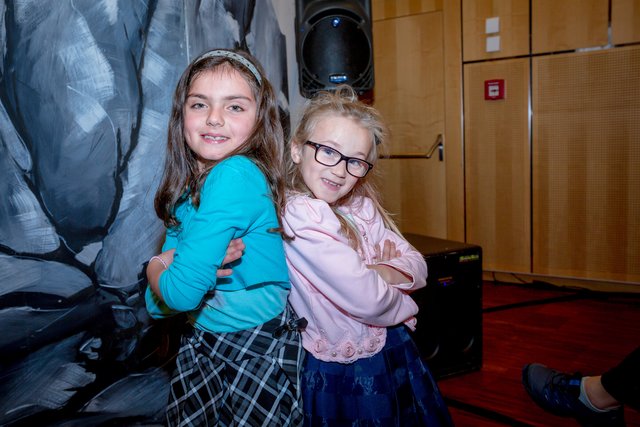 Lieben Musicals: Gülsah (7) und Hanna (6)