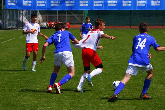 Nationale und internationale Topteams kämpfen auf der Anlage des FC Leonhofen um den begehrten Turniersieg. | Foto: Gedenkturnier