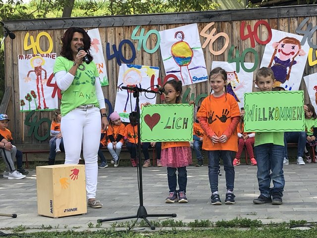 Wiki-Kindergartenleiterin Tanja Rauch-Gritsch und ihre Schützlinge präsentierten ein buntes Festprogramm.