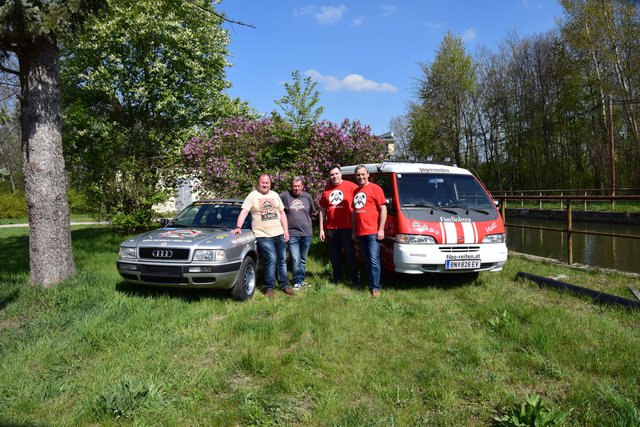 Franz Fichtenbauer (l.) mit Kollege Karl Binder als Team "Reifenschinder" und Team "Firefighter".