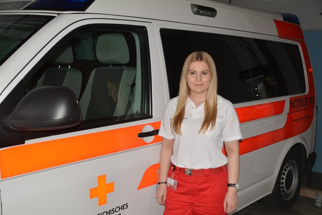 Viktoria Horvath macht für neun Monate Dienst beim Roten Kreuz.  | Foto: Foto: Charlotte Titz